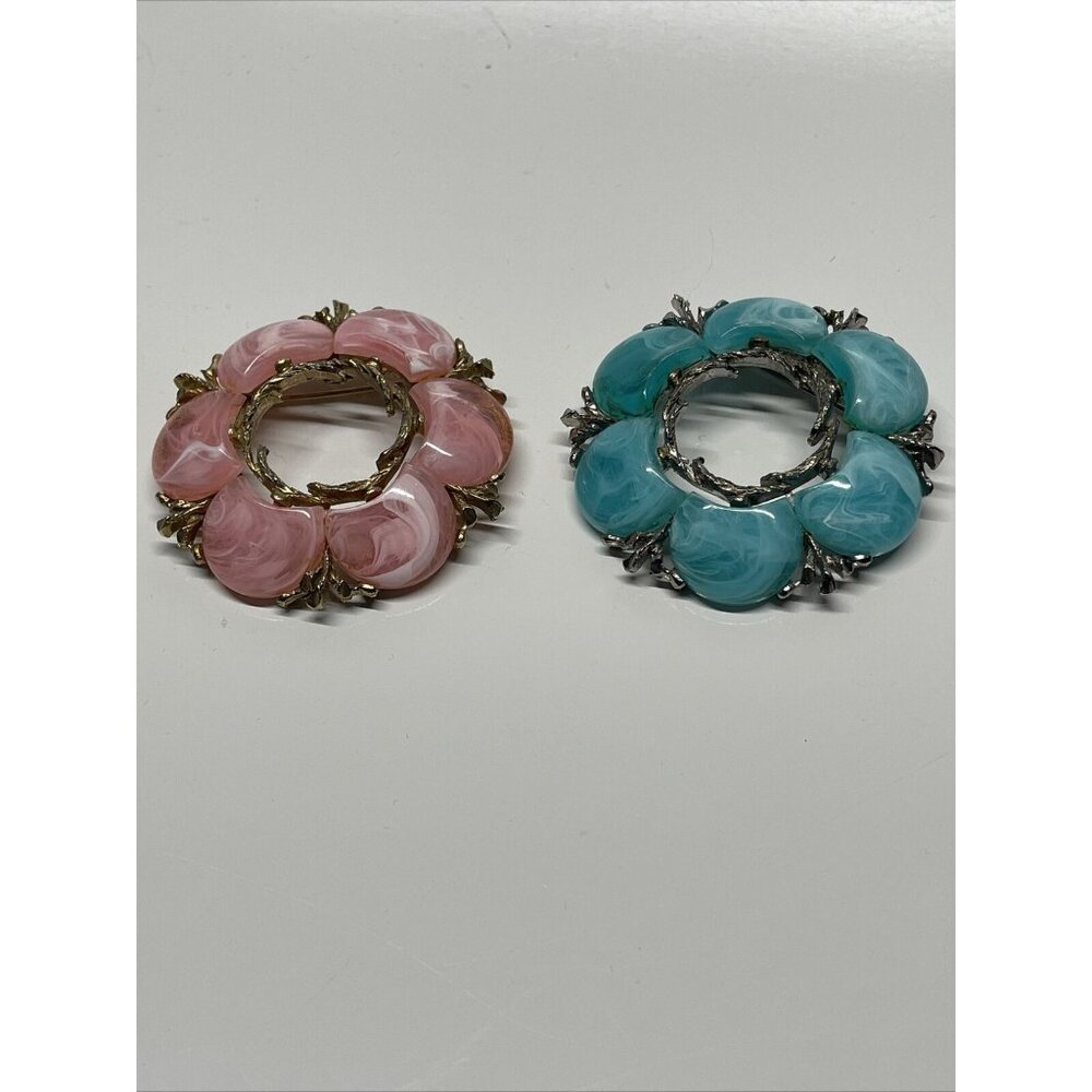 Lot Of 2 Lucite Vintage Brooches Blue And Pink Silver & Gold‎ Tone Round Marbled
